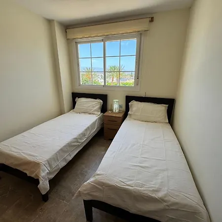 Beautiful 2 Bedroom 2 Bathroom With Several Pools Apartment *