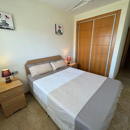Beautiful 2 Bedroom 2 Bathroom With Several Pools Apartment